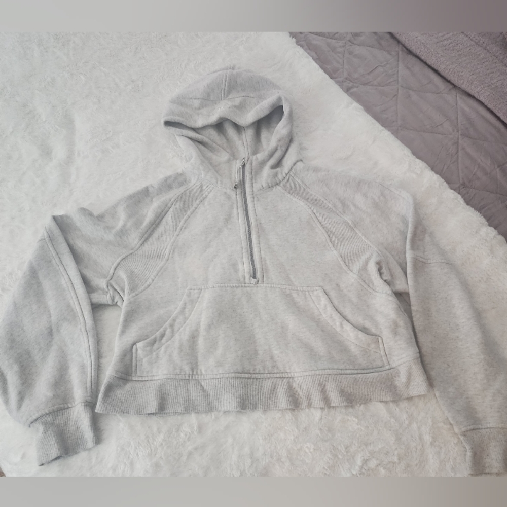 Lululemon Size 6 Cropped 3/4 zipper